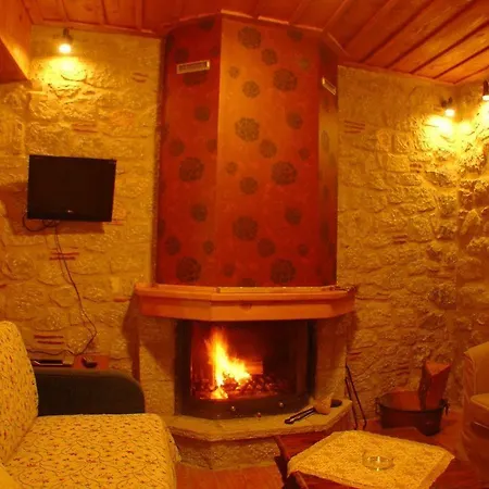 αριάδνη Πανσιόν Αράχωβα